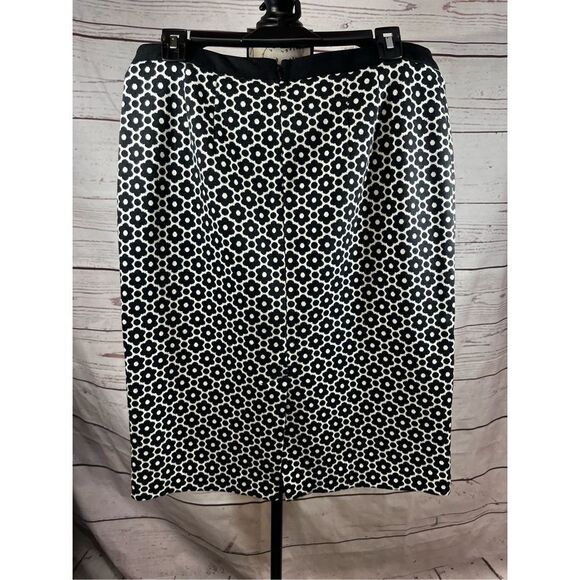 Talbots Black White Geometric Floral Pencil Skirt Size 6 Knee Length Career - Picture 1 of 3